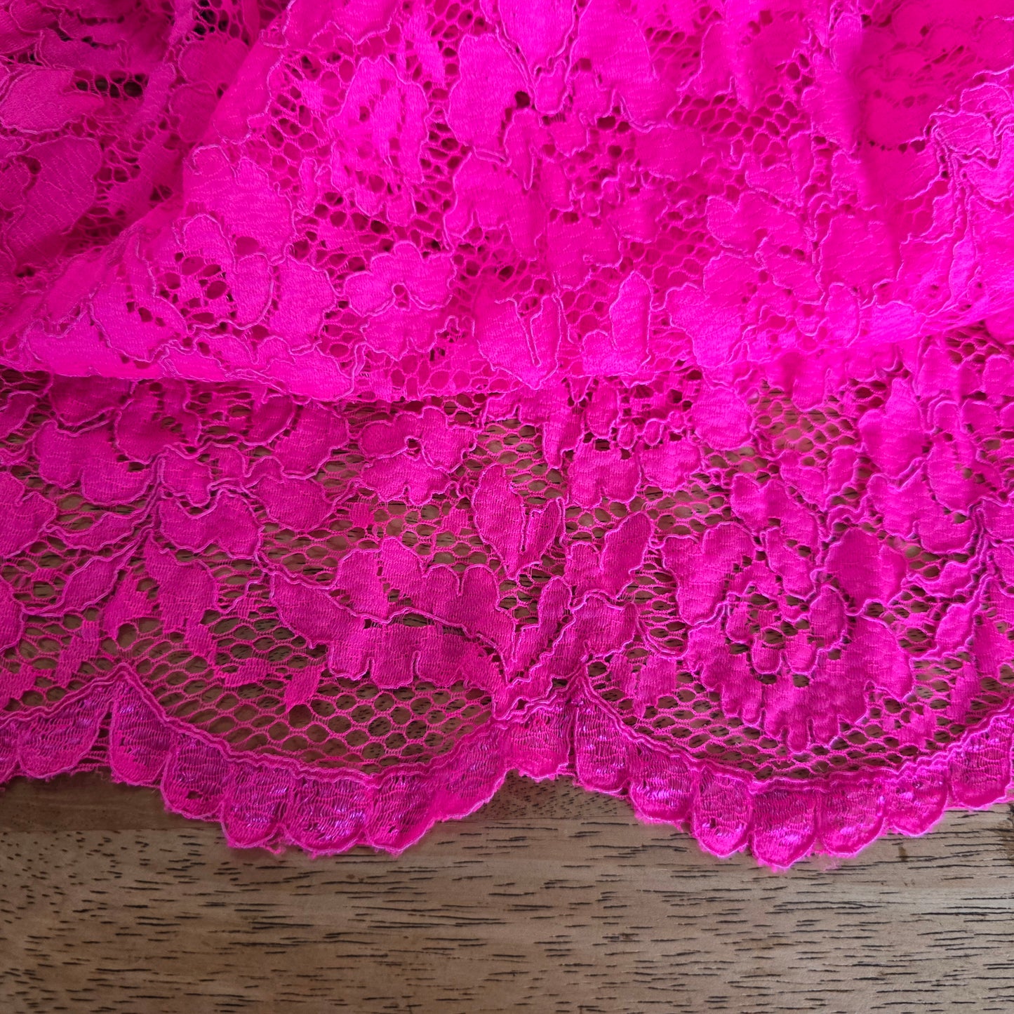 Hot pink Guipure lace - 2mtrs