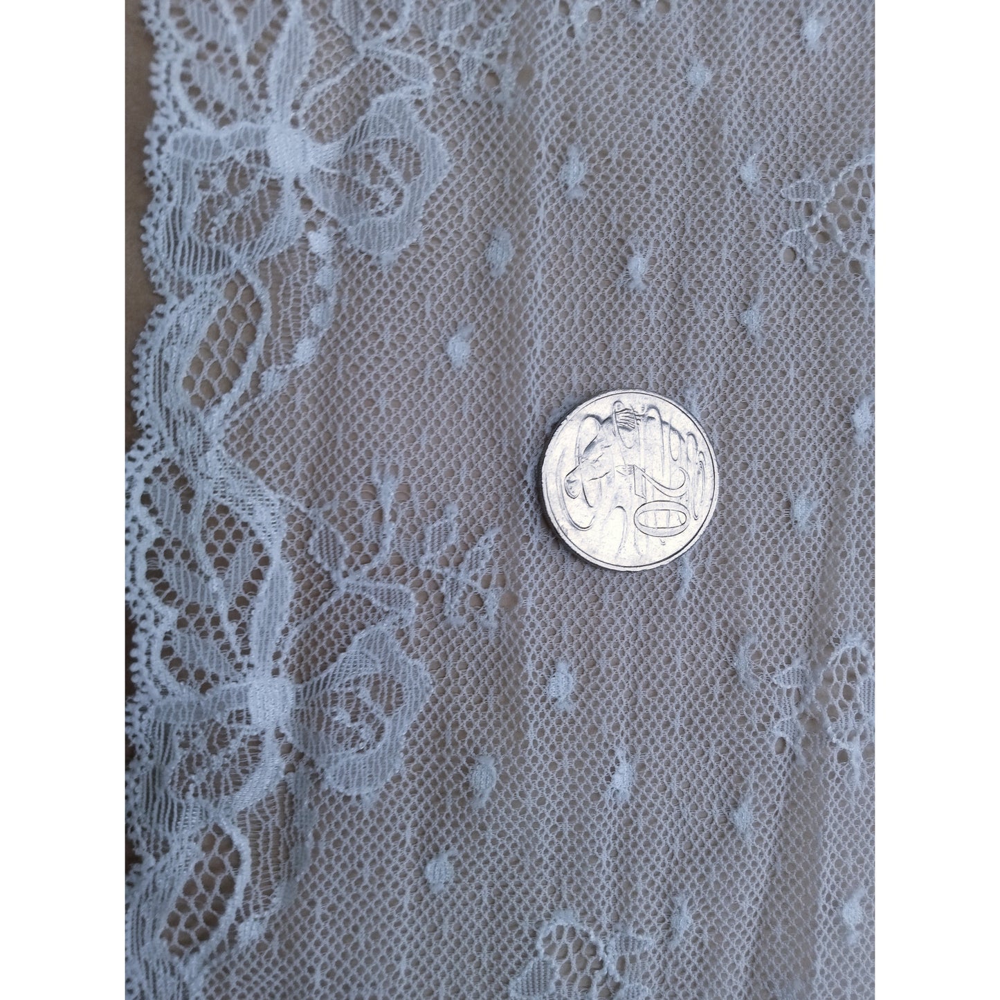 Vintage lace trim - ivory sold by 1/2mtr