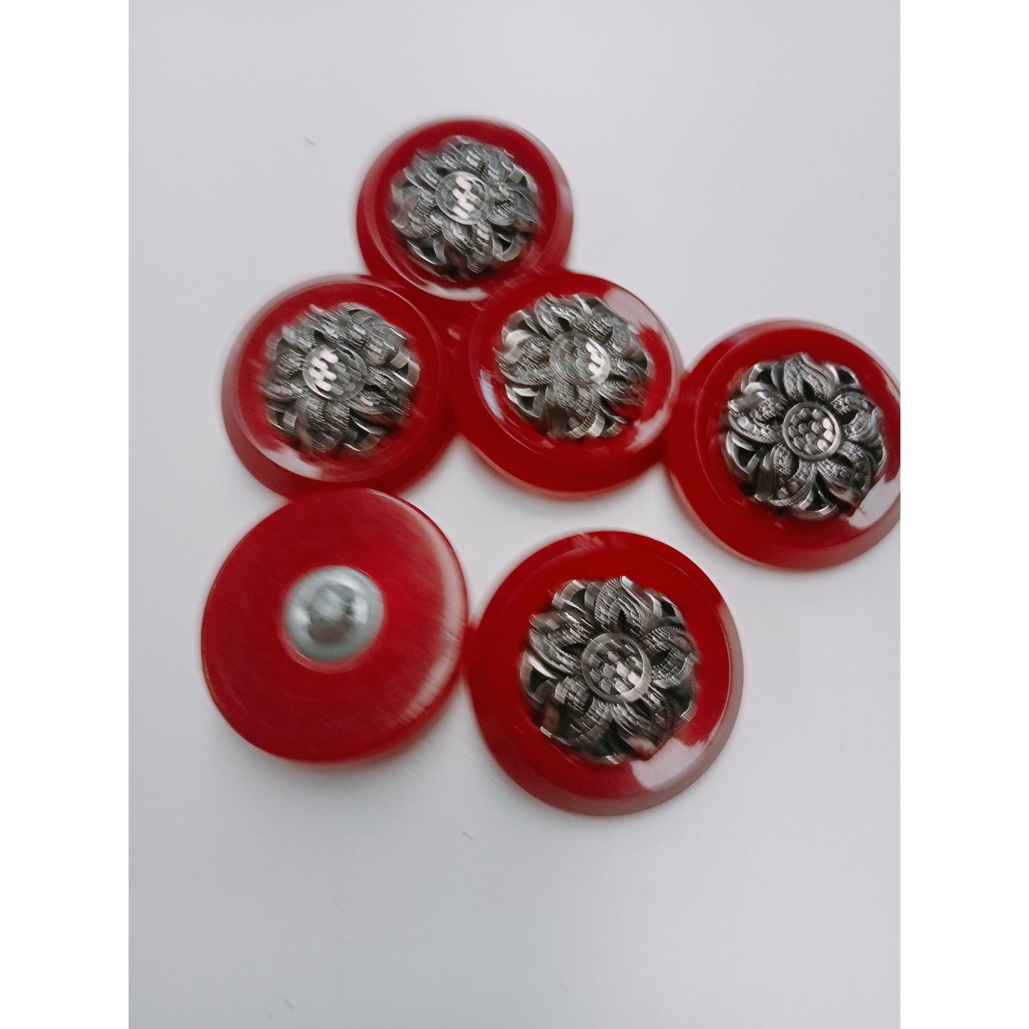 Floral center resin button