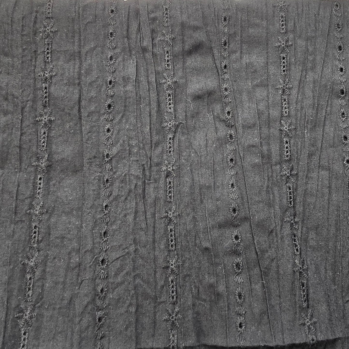 black crushed broidery anglaise- 2mtrs