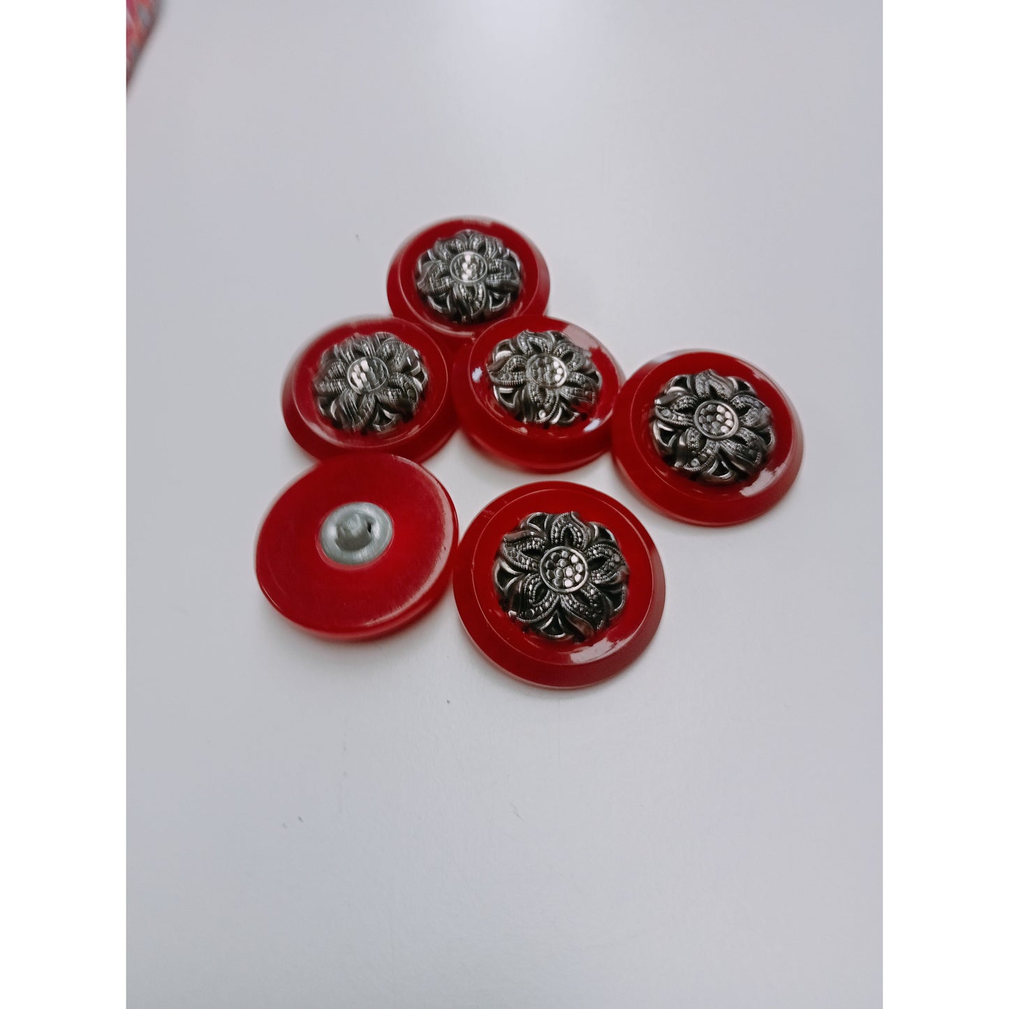 Floral center resin button