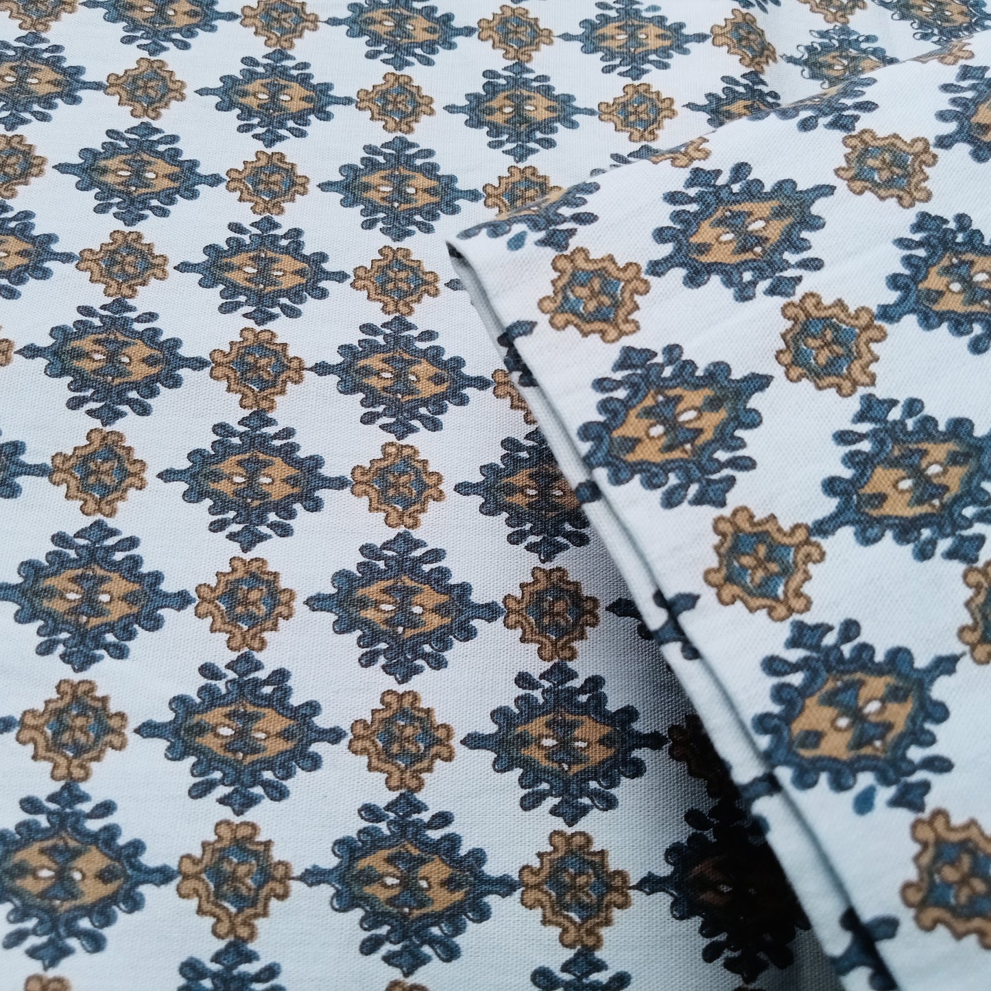 Printed woven cotton fabric - sold by 1/2mtr