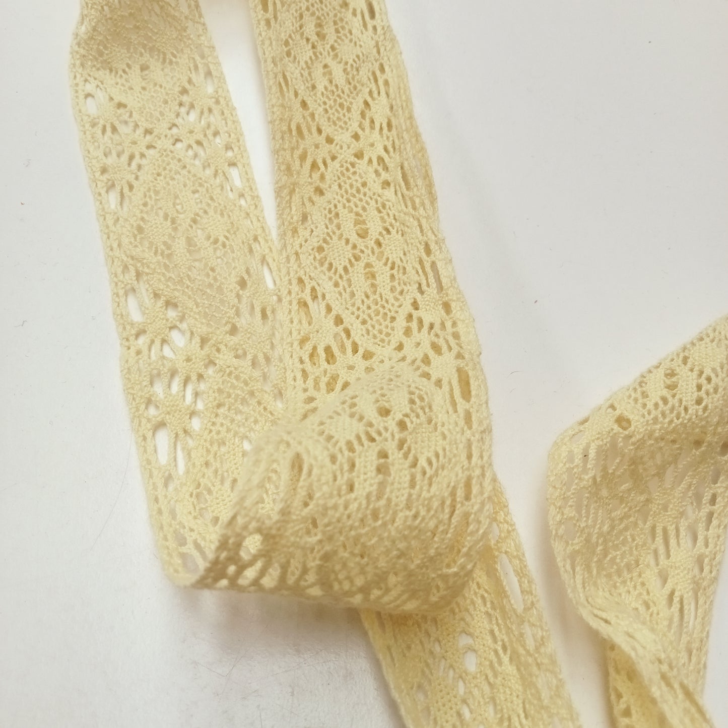 cotton lace trim lemon - sold by 1/2mtr