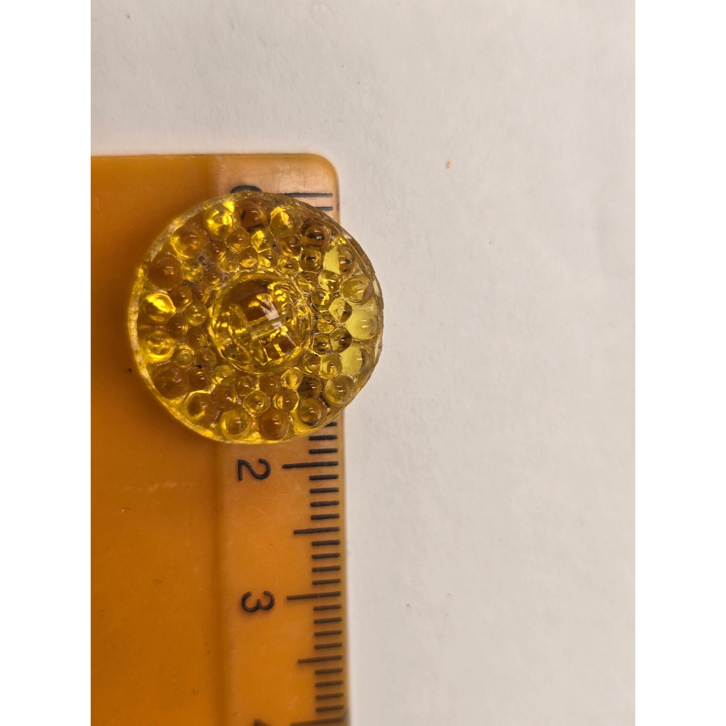 3 -shank button - citrone yellow