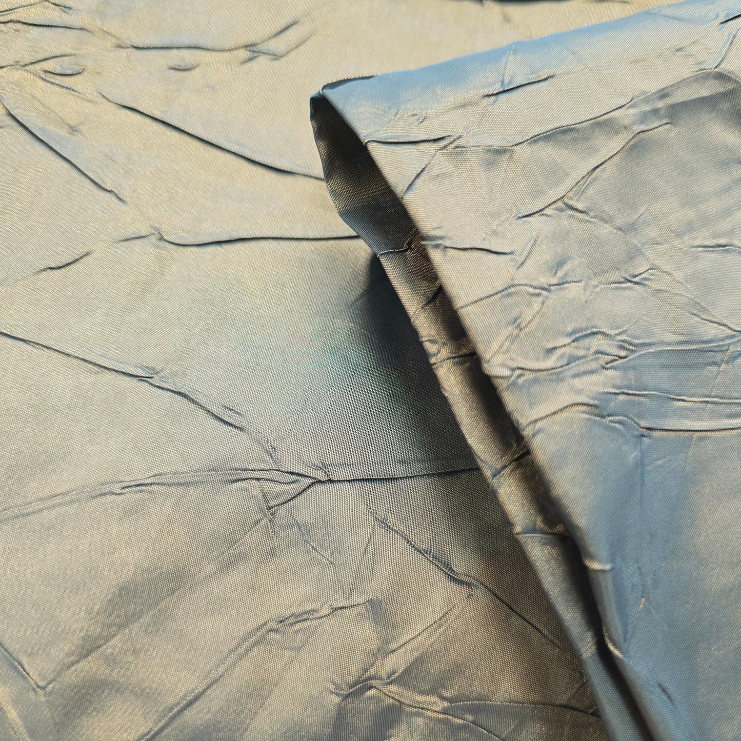 Crushed taffetta woven fabric -1.90mtrs