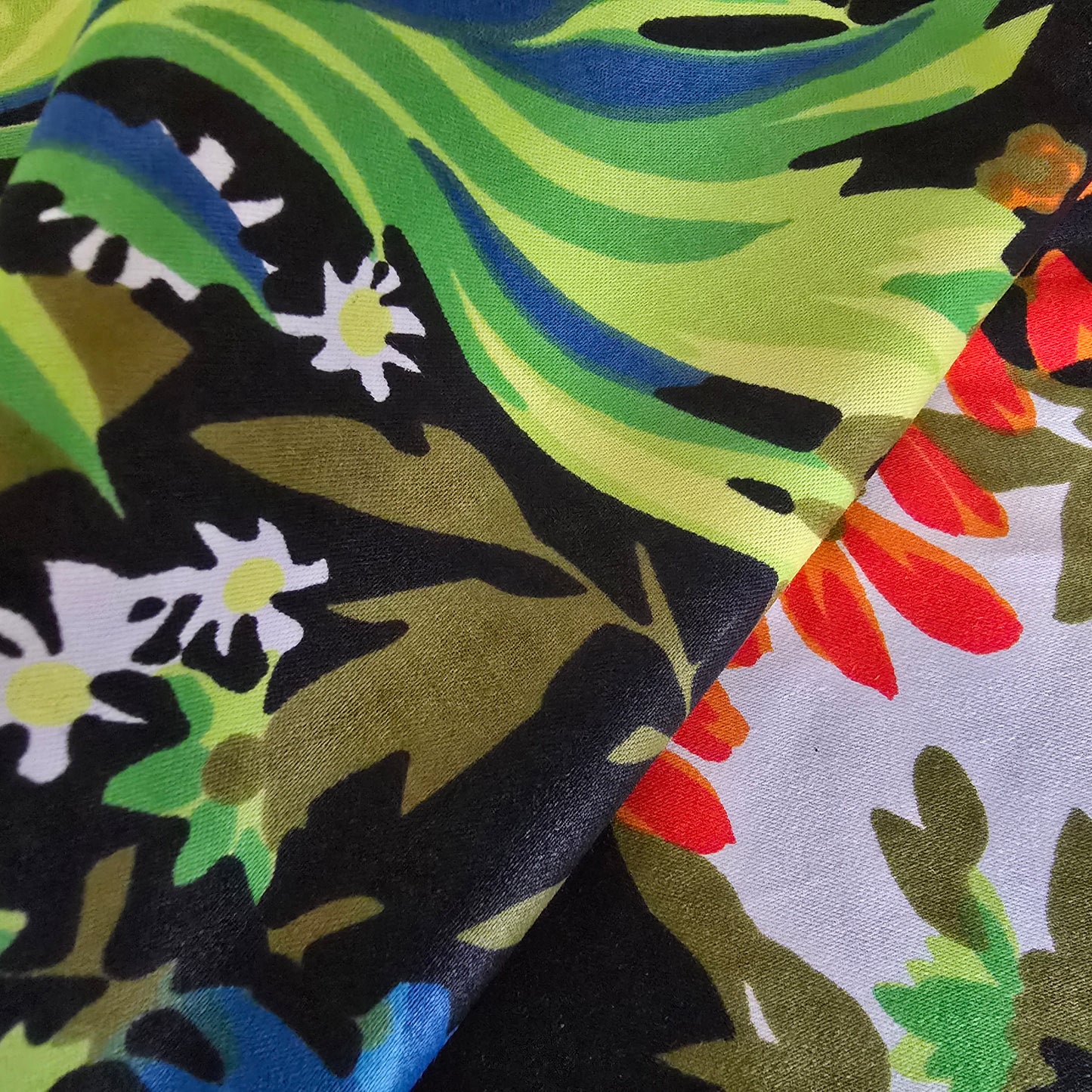 Floral printed woven polished cotton 1.10mtrs