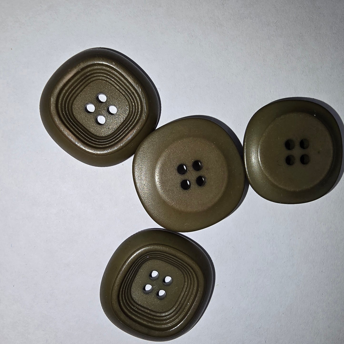 2.5cm wide khaki button - 1