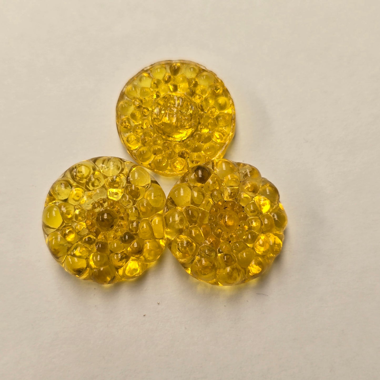 3 -shank button - citrone yellow
