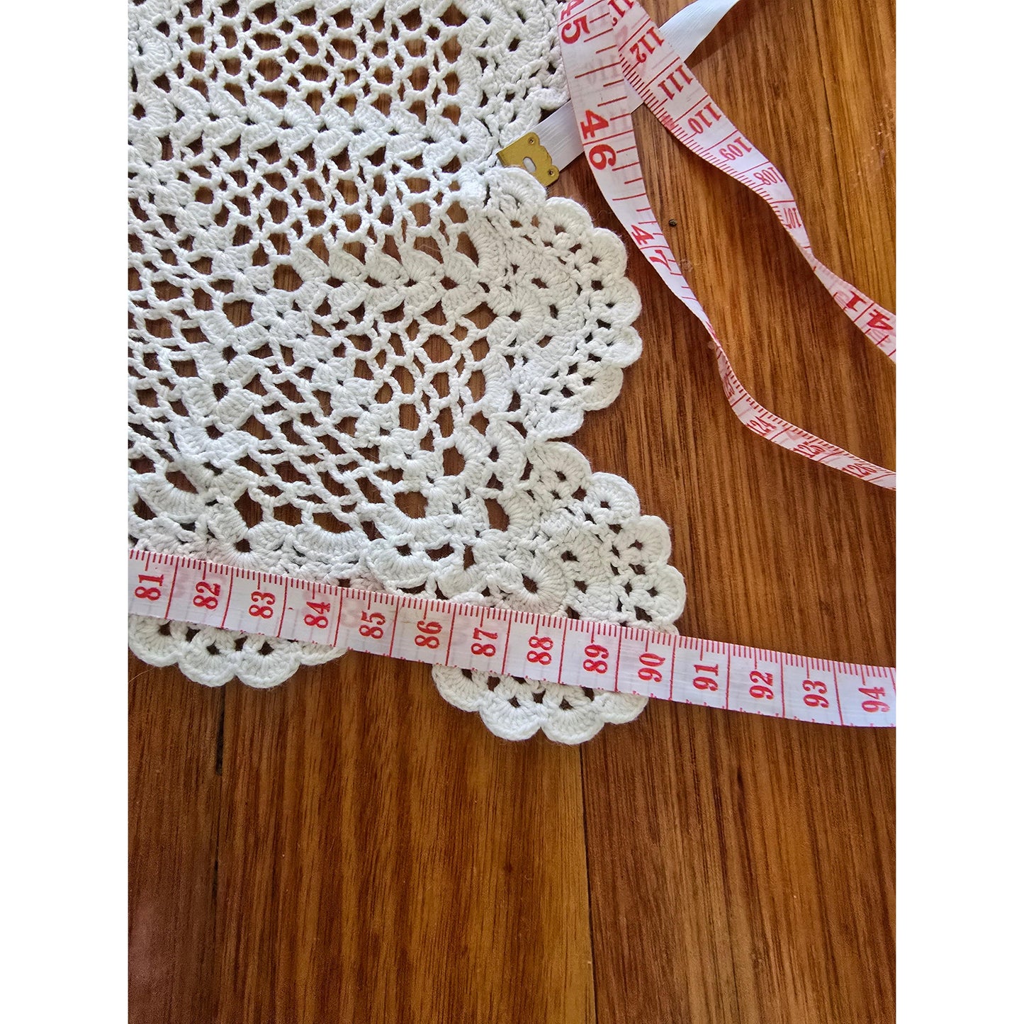Lace table cloth - 90cm x 90cm
