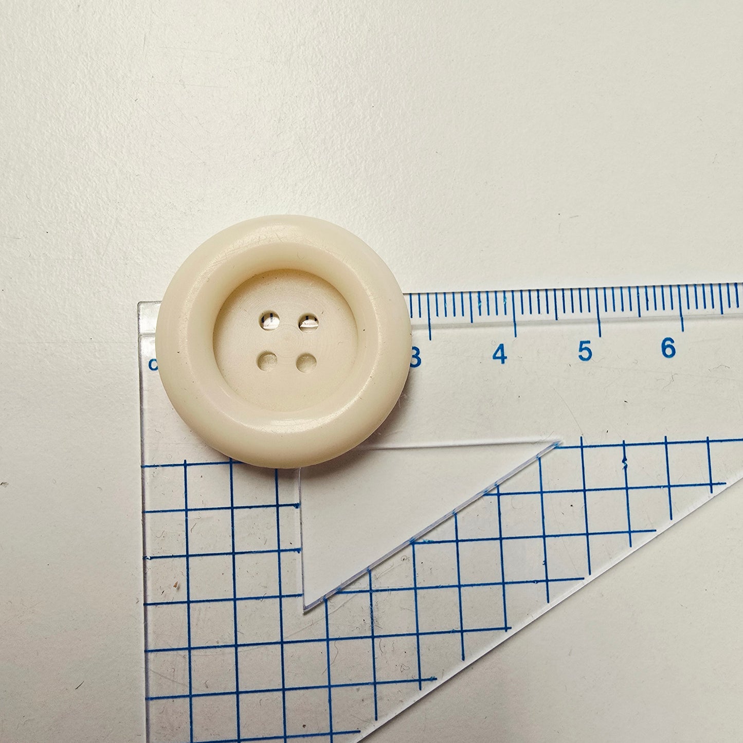 2.50cm ecru buttons - 6