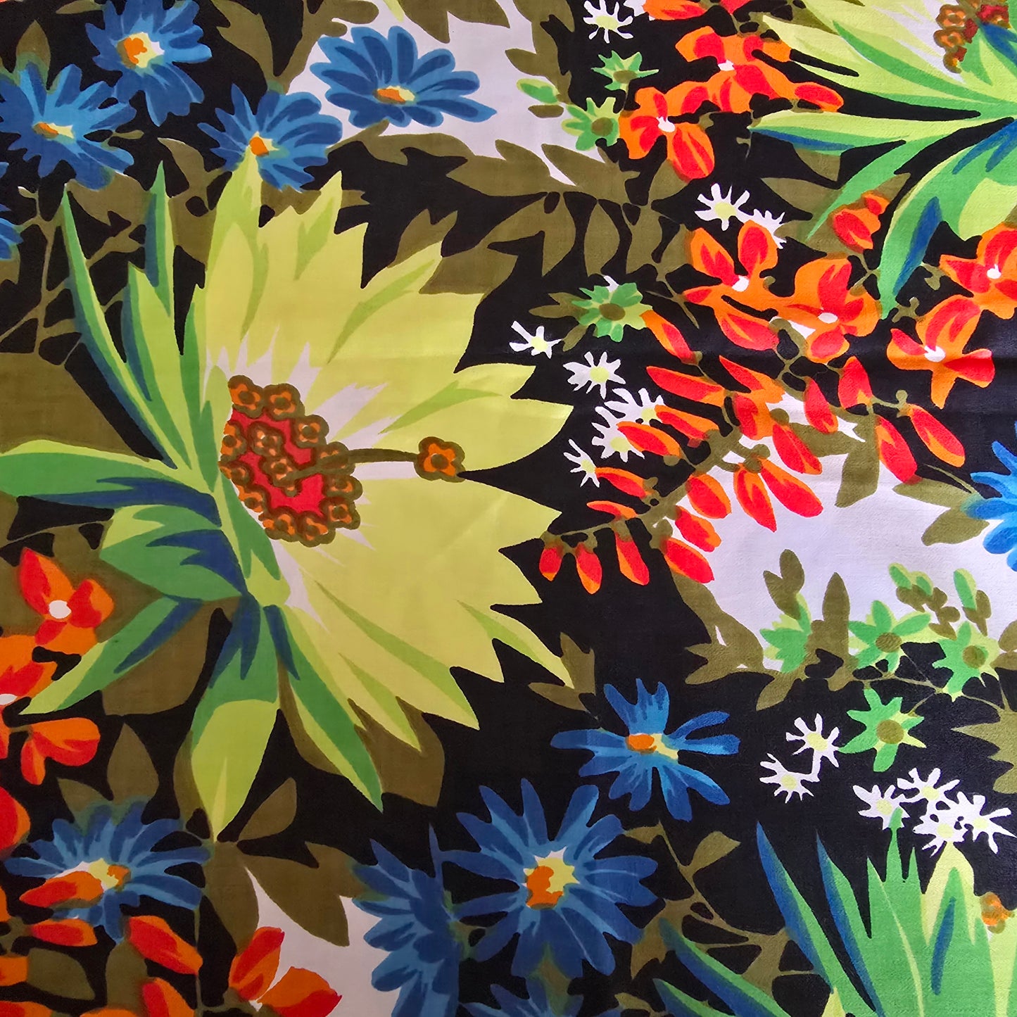 Floral printed woven polished cotton 1.10mtrs